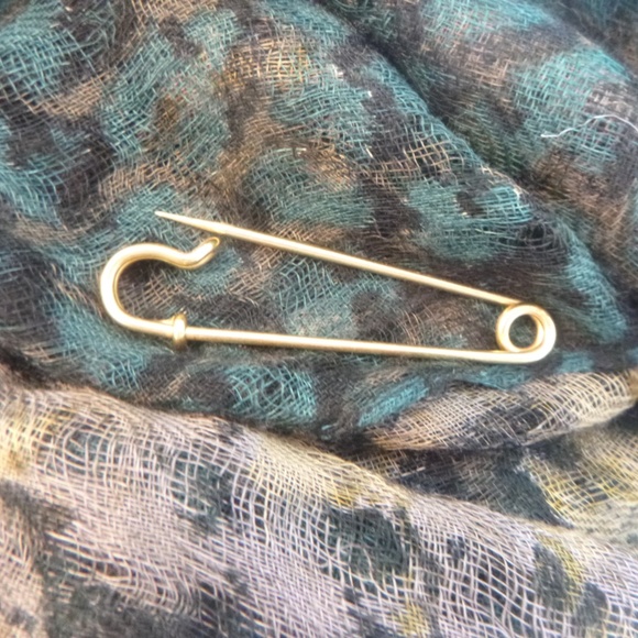 GAP LONG SHEER SILKY WOOL SCARF w/BONUS GIFT - Picture 15 of 15